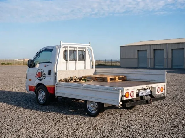 Cape Move Logistics branded Kia K2700 bakkie used for long-distance moves across South Africa
